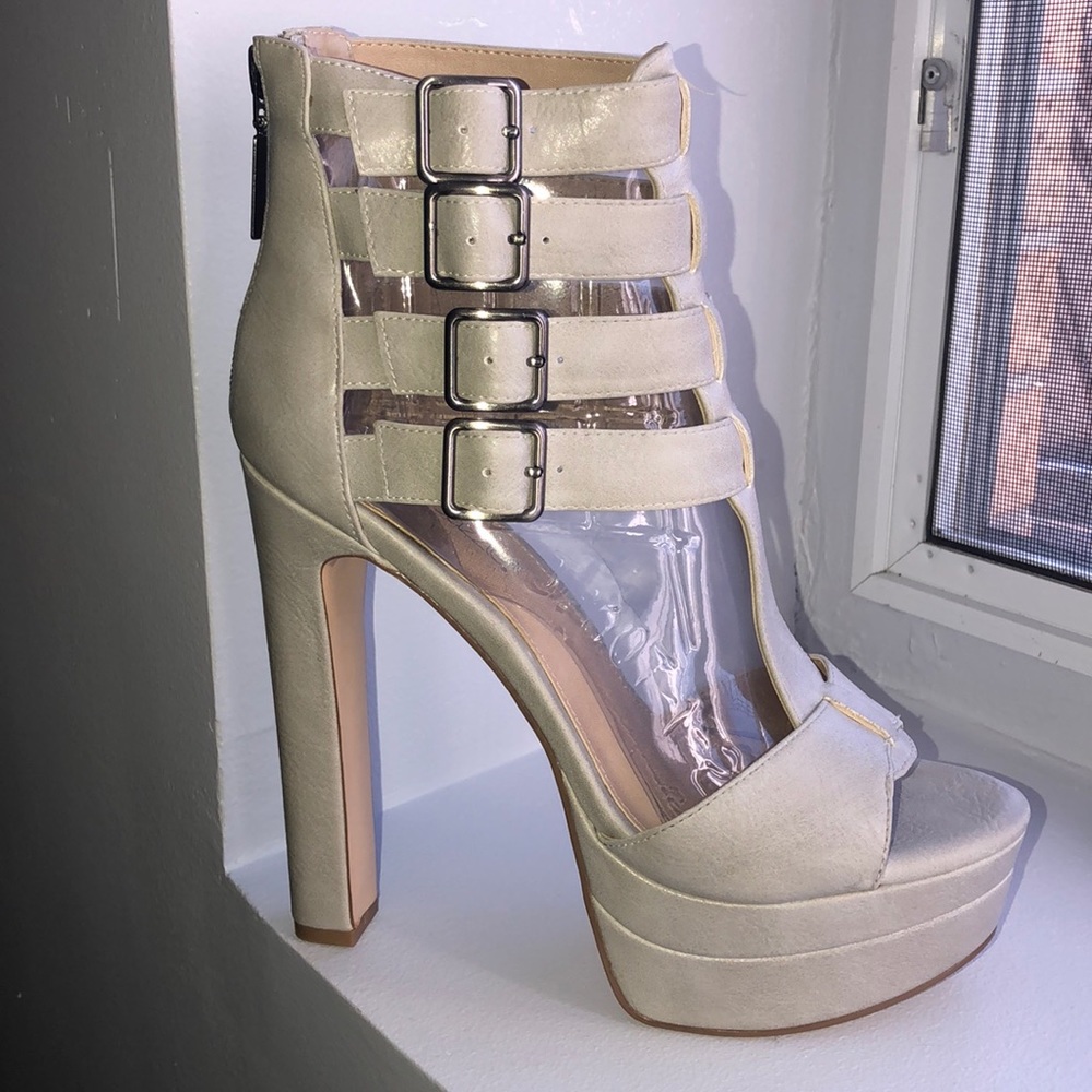 Grey shoedazzle heels!